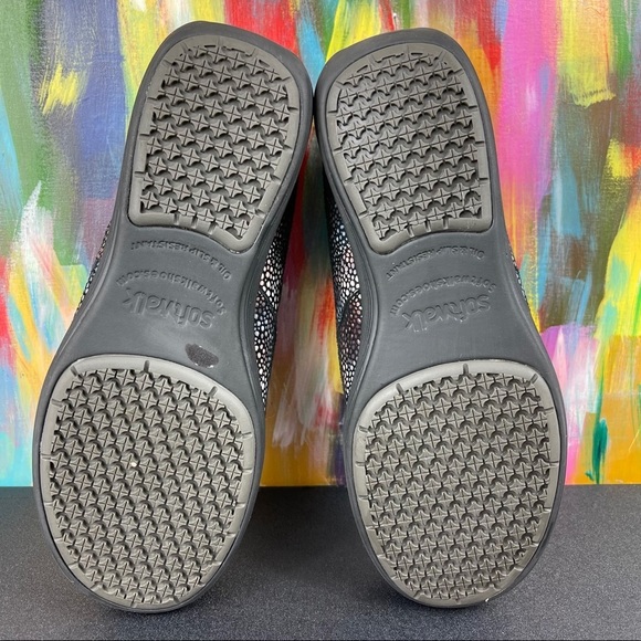 Grey’s Anatomy Softwalk Meredith Clogs - Picture 7 of 8